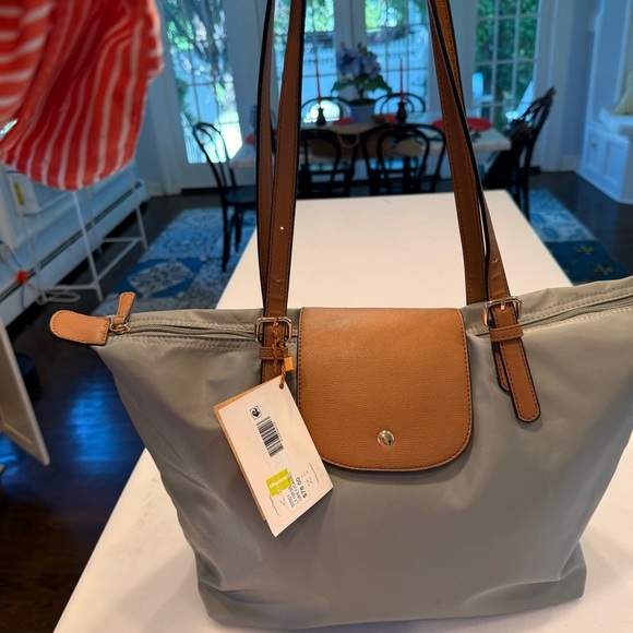 Seven Days Women's Tote/ Shoulder Bag gray W/ Tan Trim Zip Close NWT - Picture 5 of 14